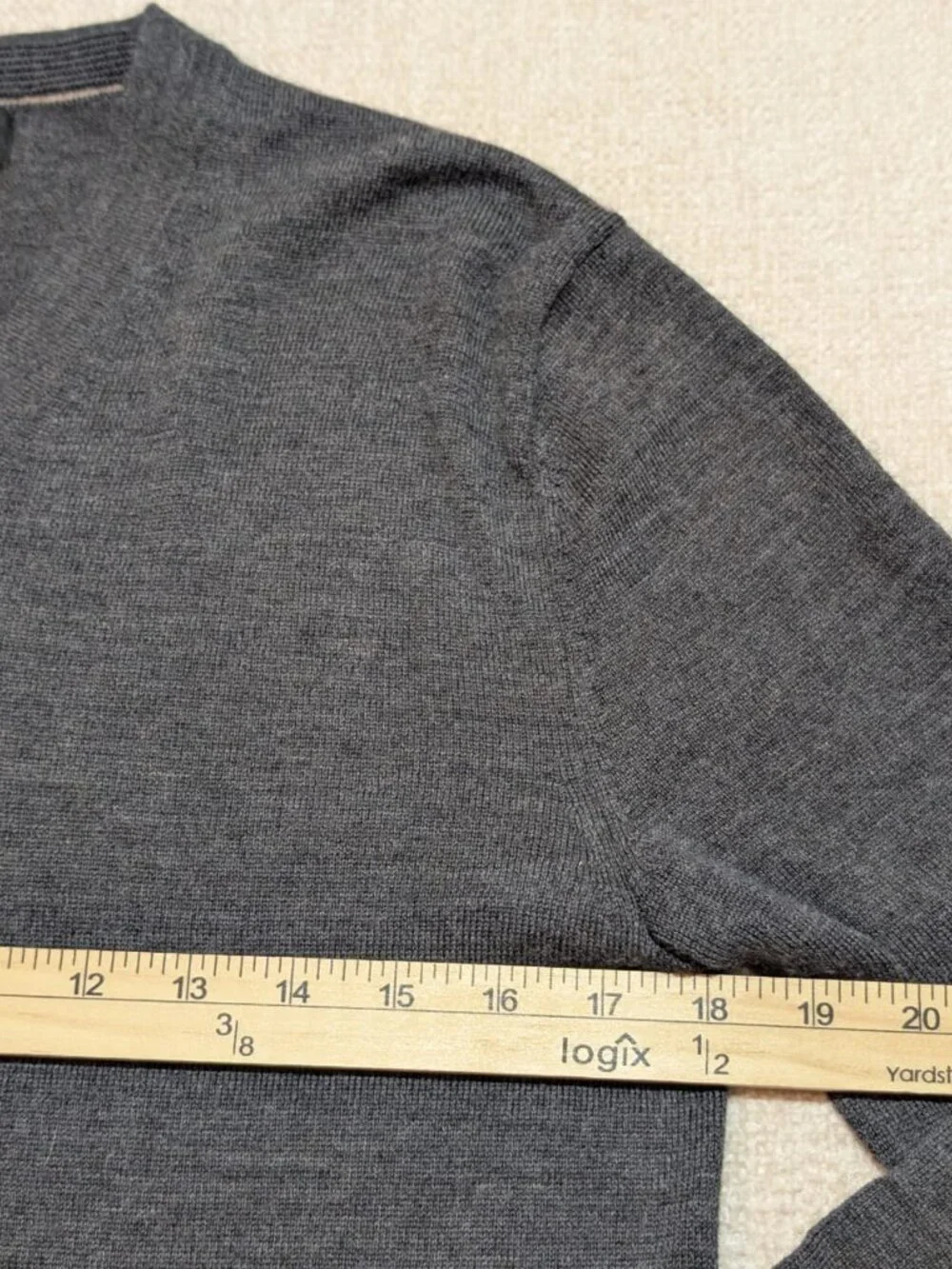 Banana Republic Men’s S 100% Merino Wool V-Neck Sweater Gray